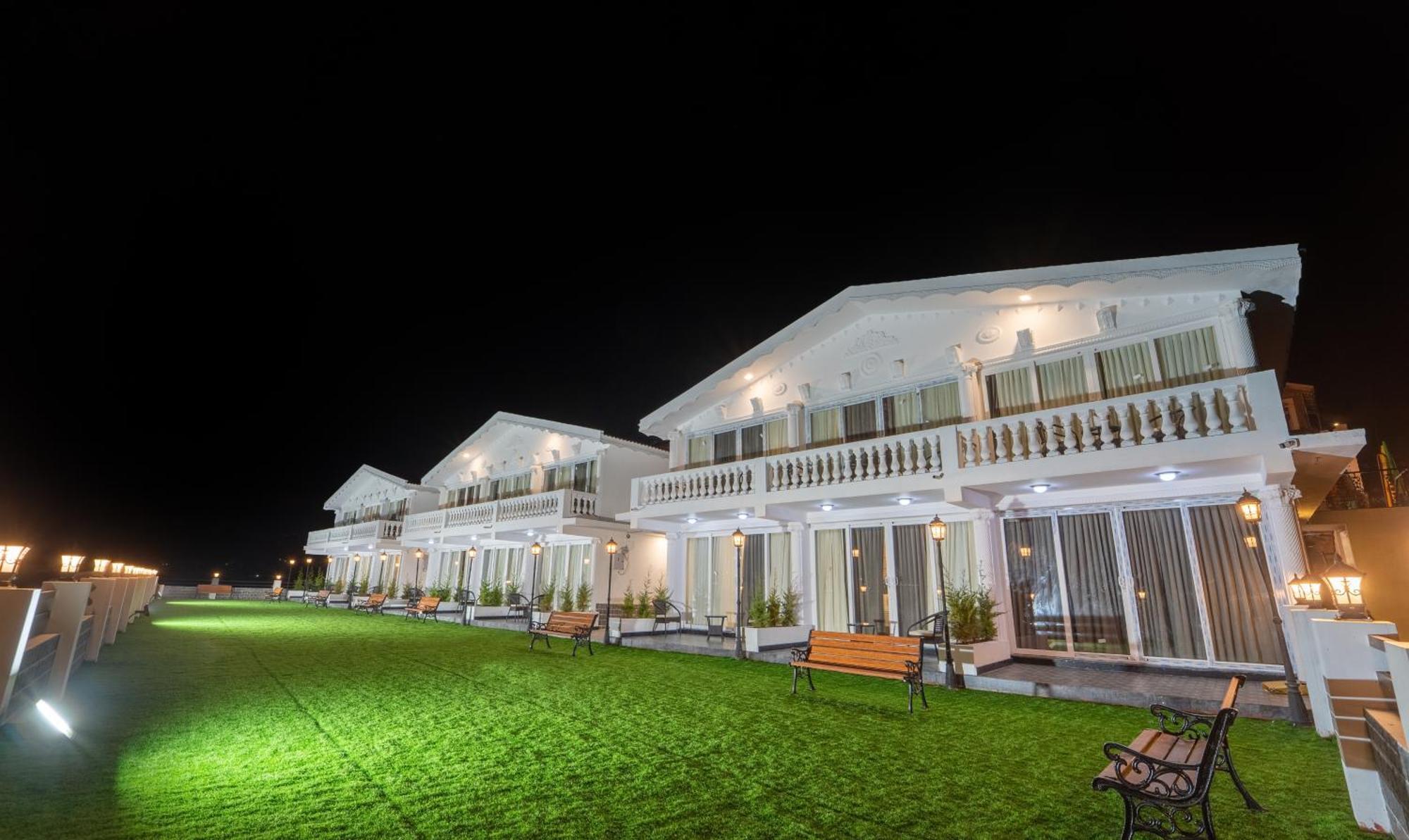 Treebo Skydale Premium Suites, 1500 Mtrs From Hotel 3*