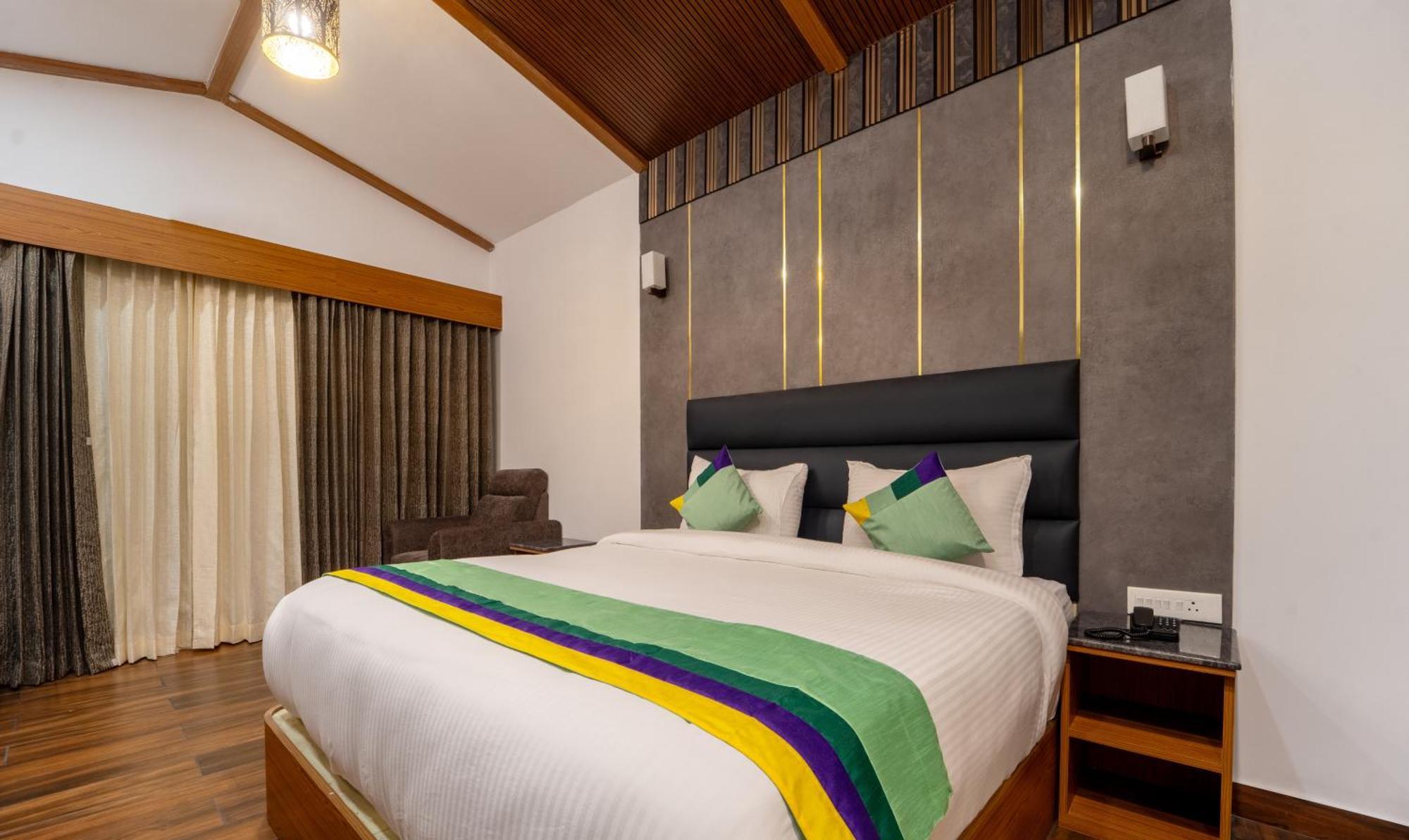 Treebo Skydale Premium Suites, 1500 Mtrs From Hotel 3*