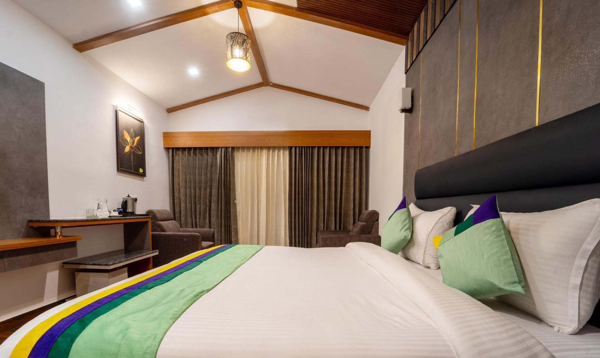 Treebo Skydale Premium Suites, 1500 Mtrs From Hotel Ooty