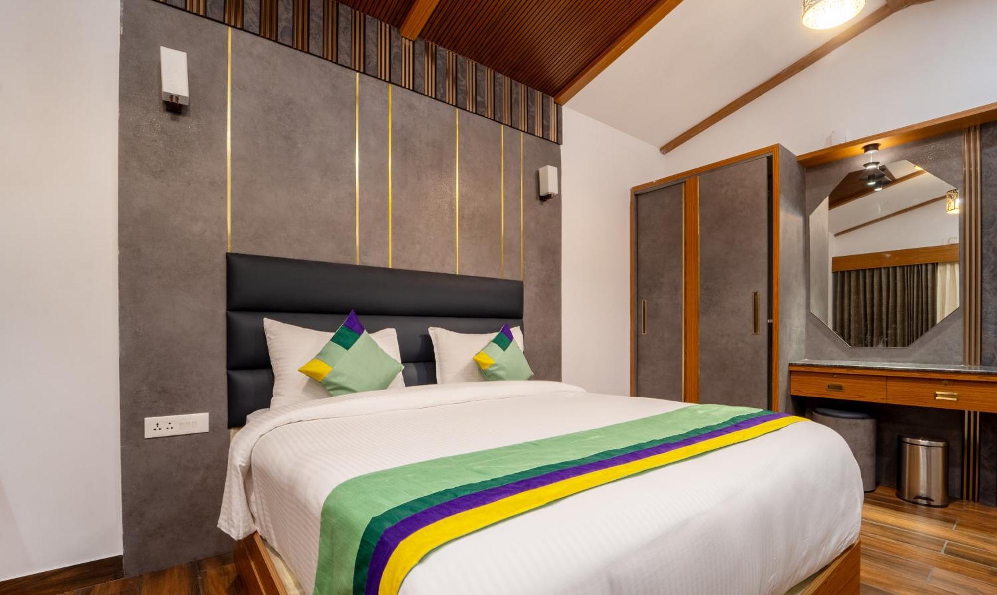 Treebo Skydale Premium Suites, 1500 Mtrs From Hotel 3*