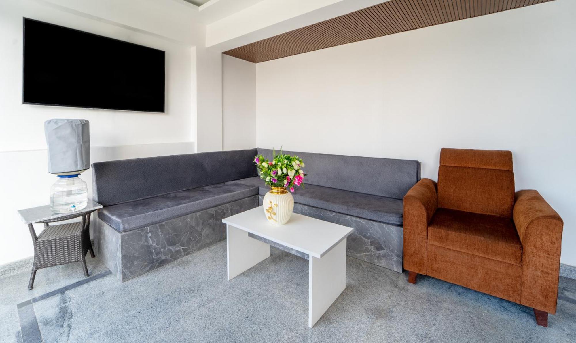 Treebo Skydale Premium Suites, 1500 Mtrs From