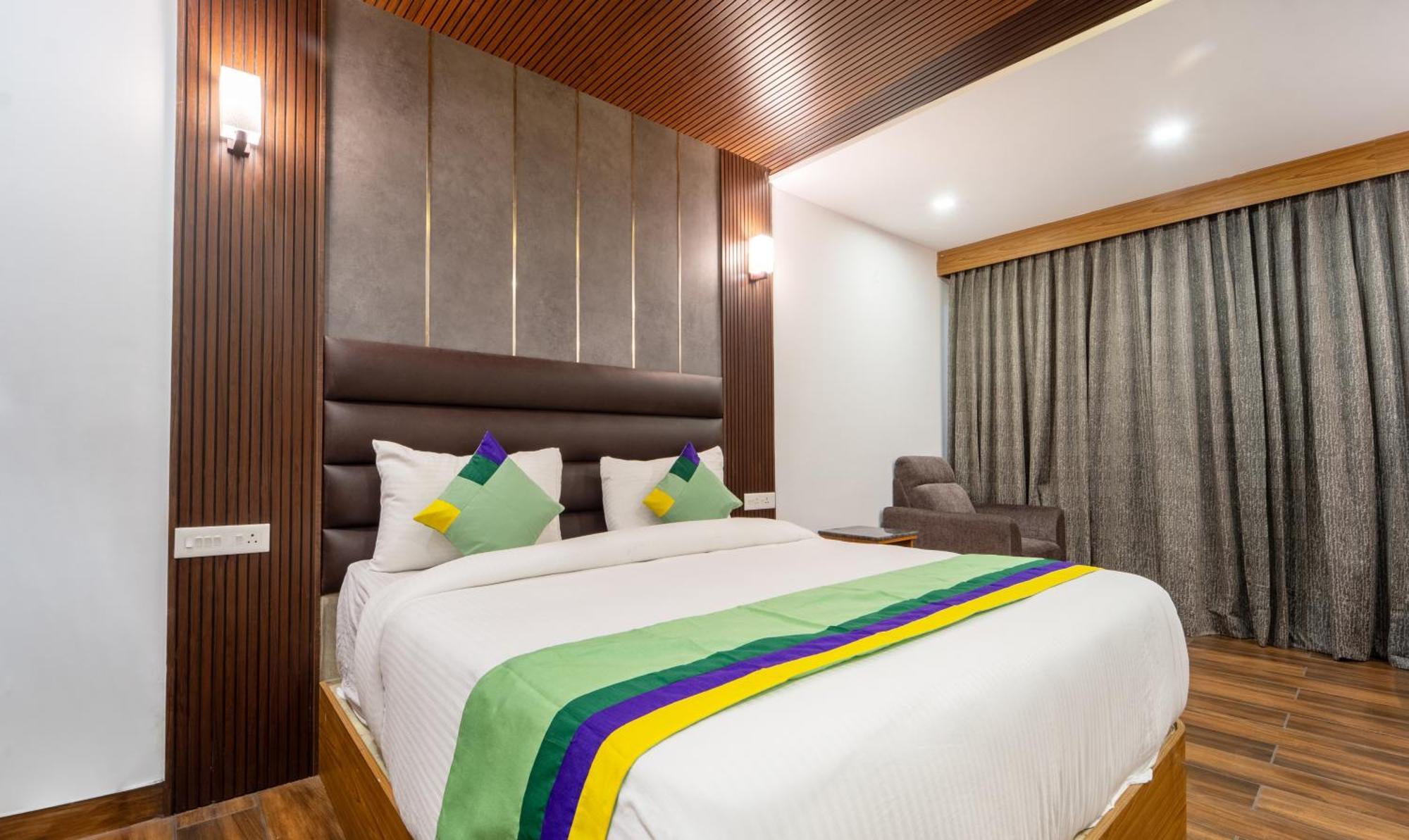 Treebo Skydale Premium Suites, 1500 Mtrs From Hotel
