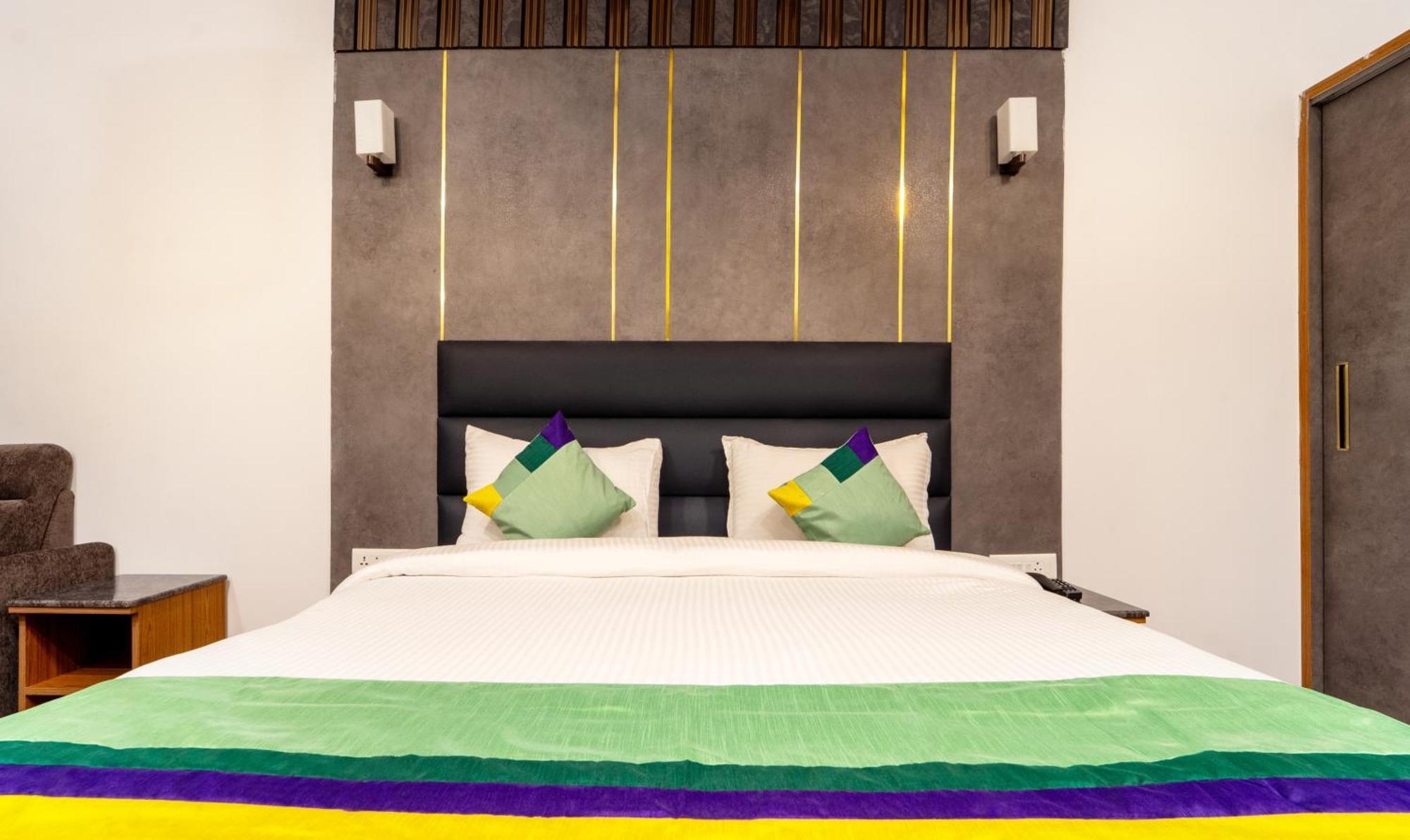 Hotel Treebo Skydale Premium Suites, 1500 Mtrs From 3*