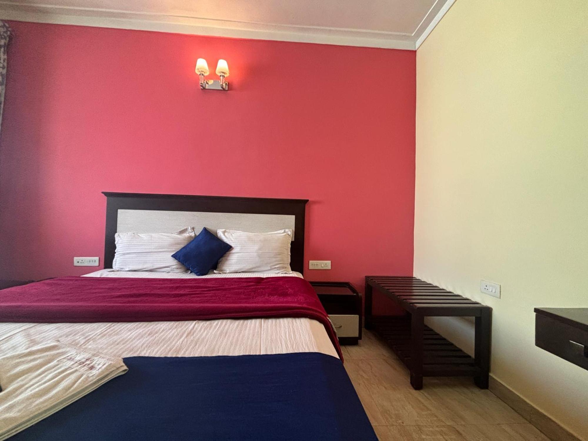 Golden Larch Comfort Hotel *