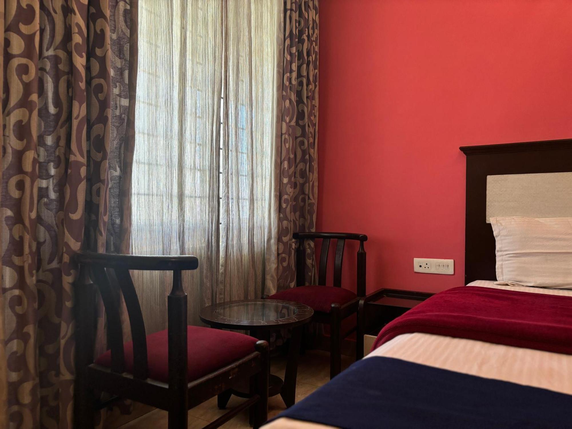 Golden Larch Comfort Hotel *