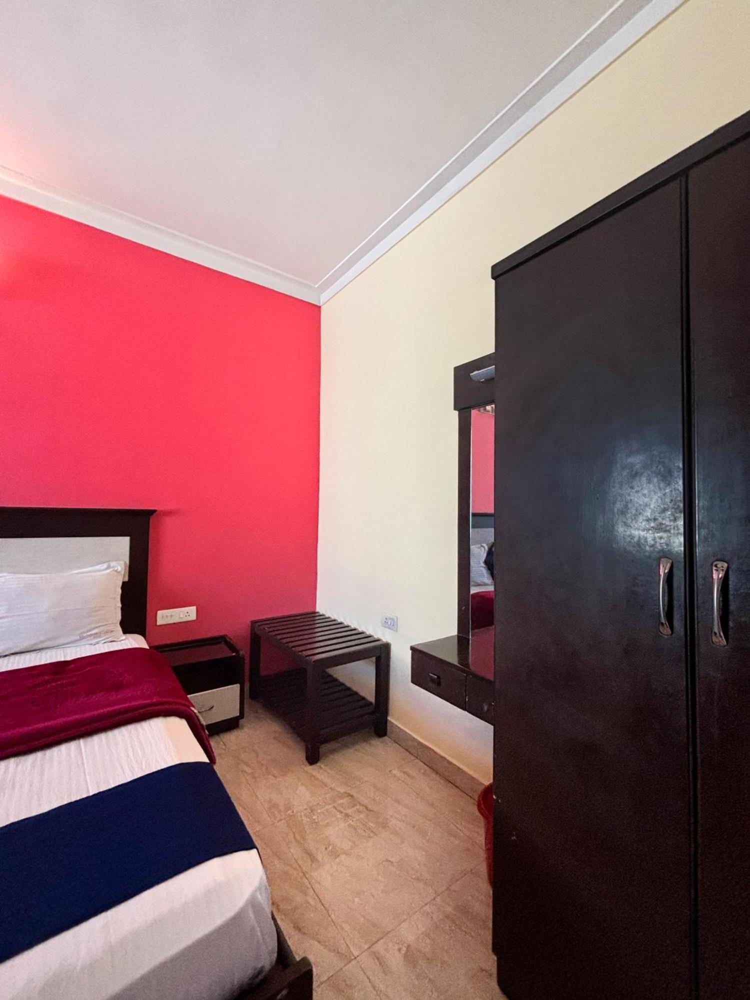 Golden Larch Comfort Hotel *