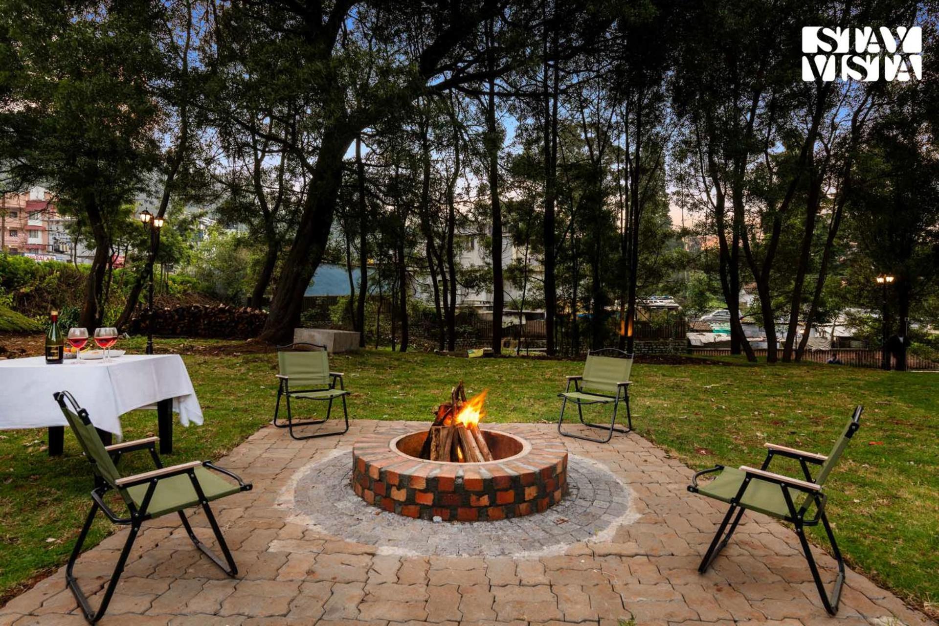 Villa Stayvista At Tiverton - Lawn, Bbq, Heater *