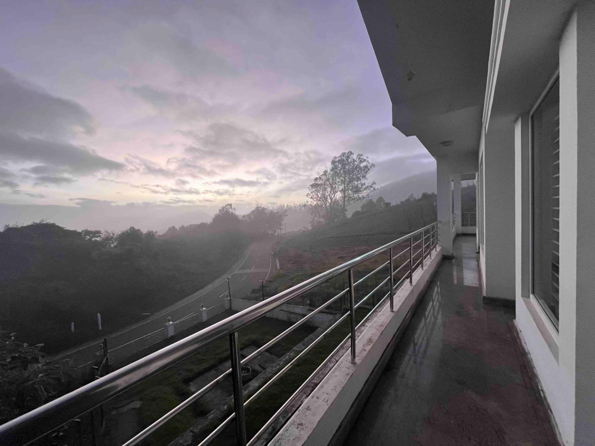 Hotel Spring