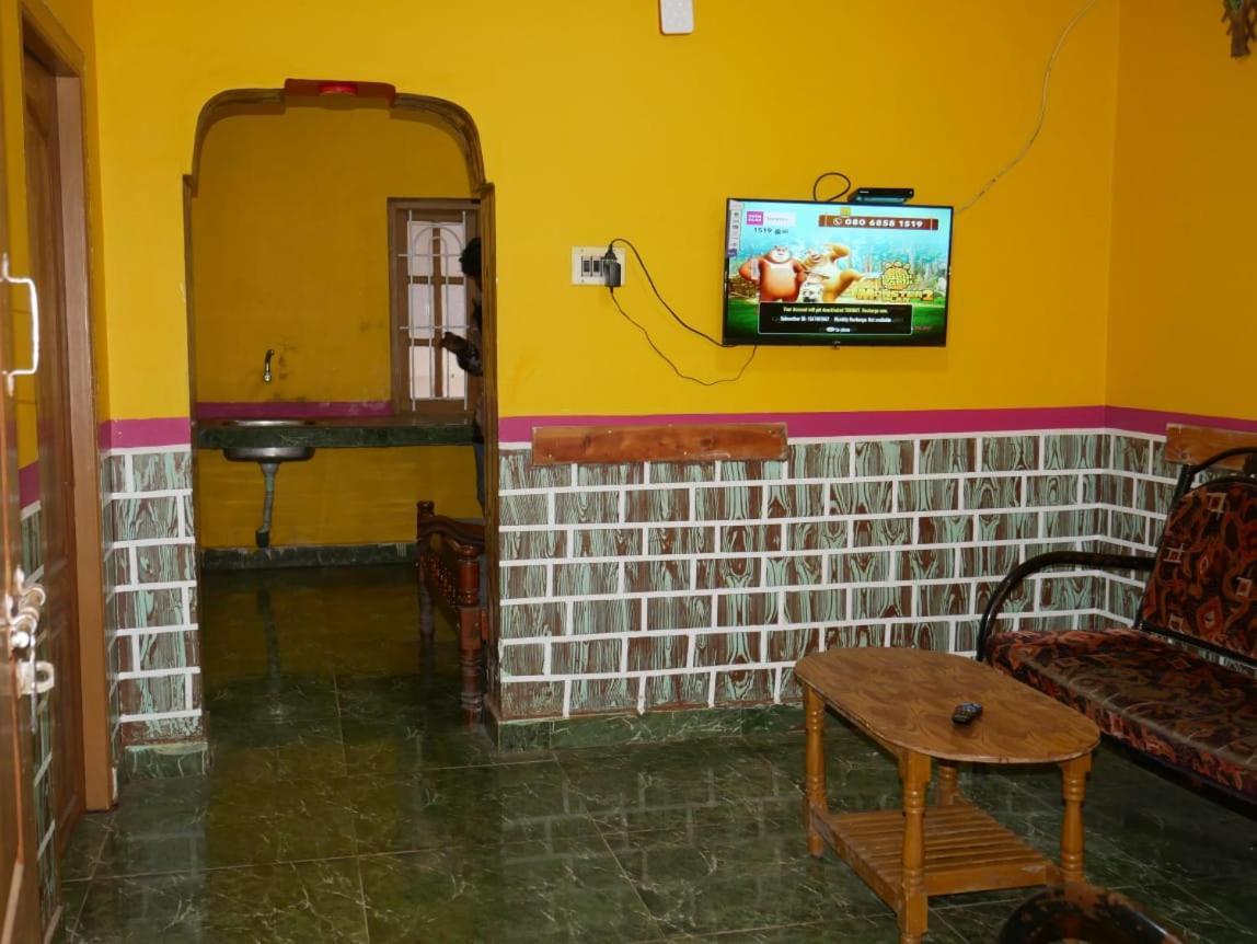 Kmt House Ooty