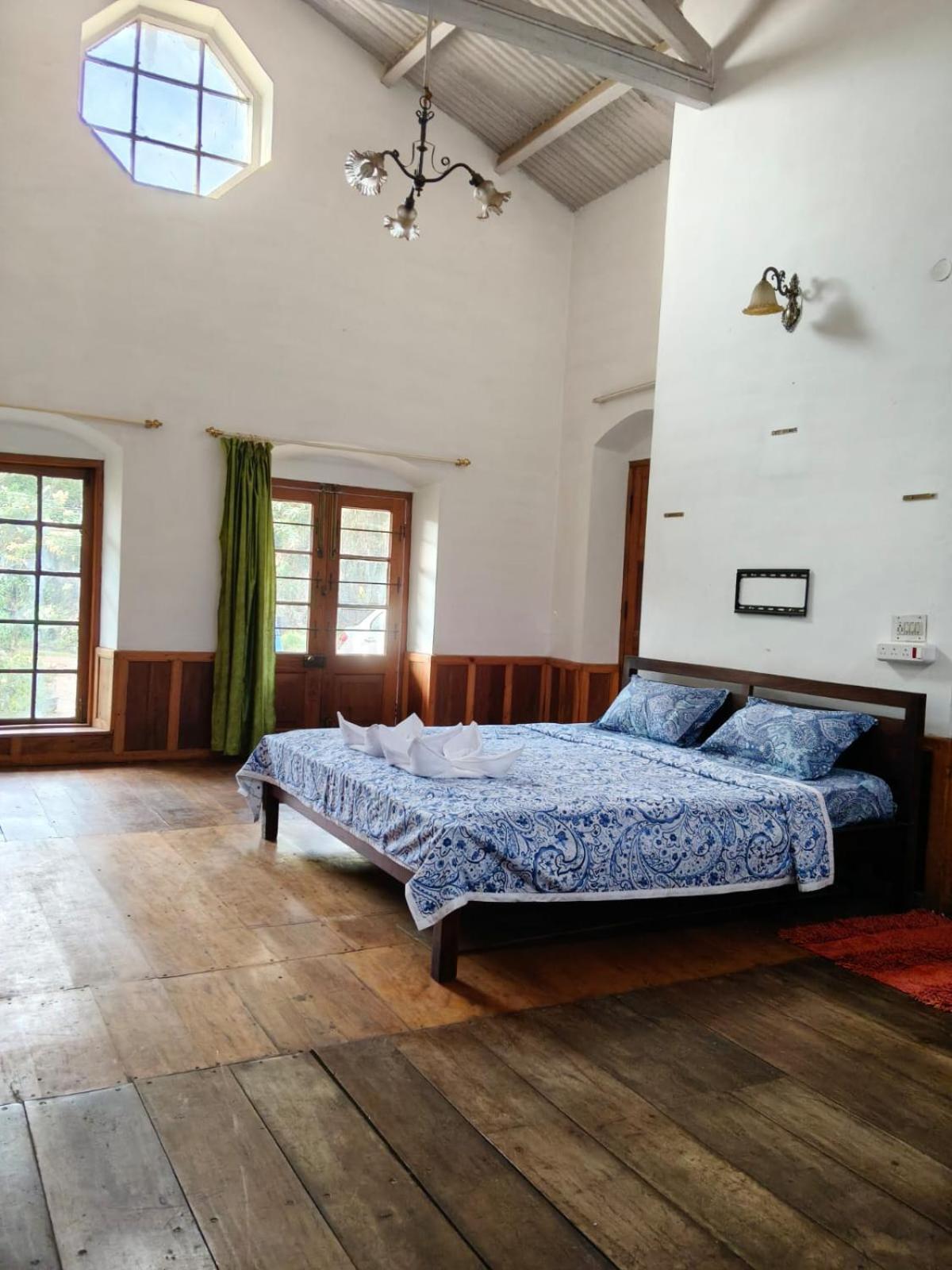 Pet Friendly At Heritage District Guest house *