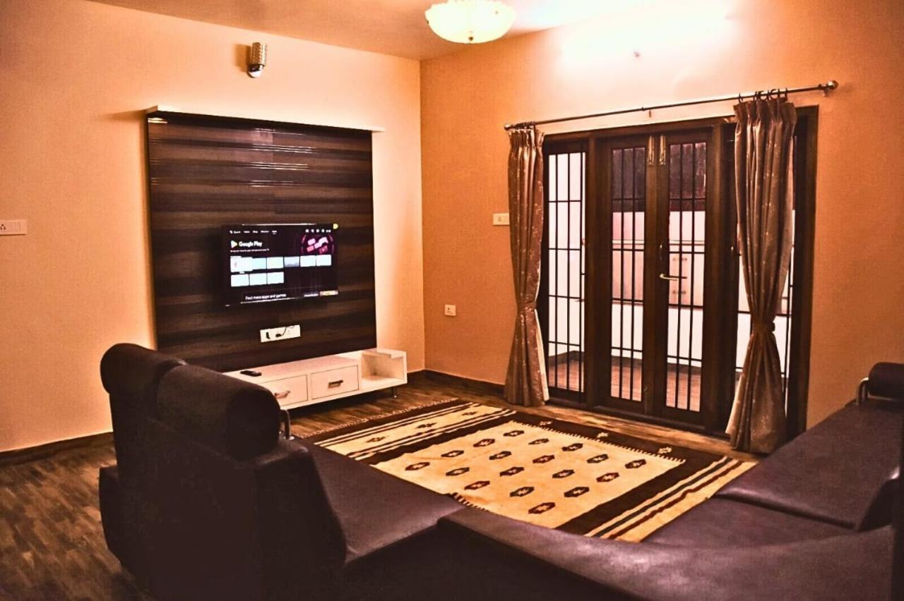 Rail Ridge Luxury Golden Chariot *