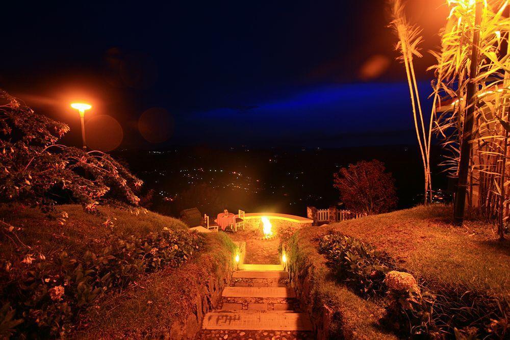 Mountain Retreat - A Hill Country Hotel