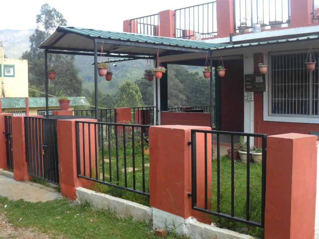 Mountside Homestay *