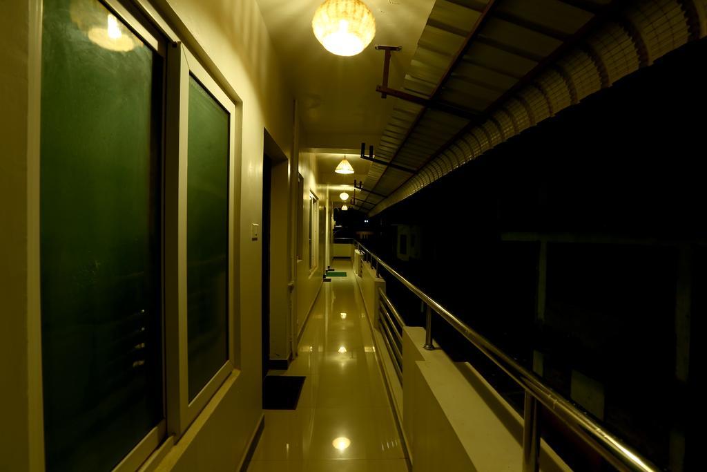Hotel Al Woodlands Residency 3*