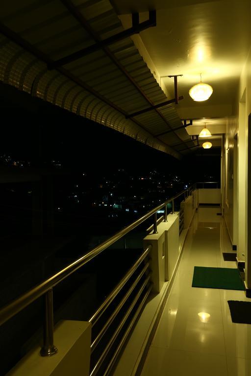 Al Woodlands Residency 3*