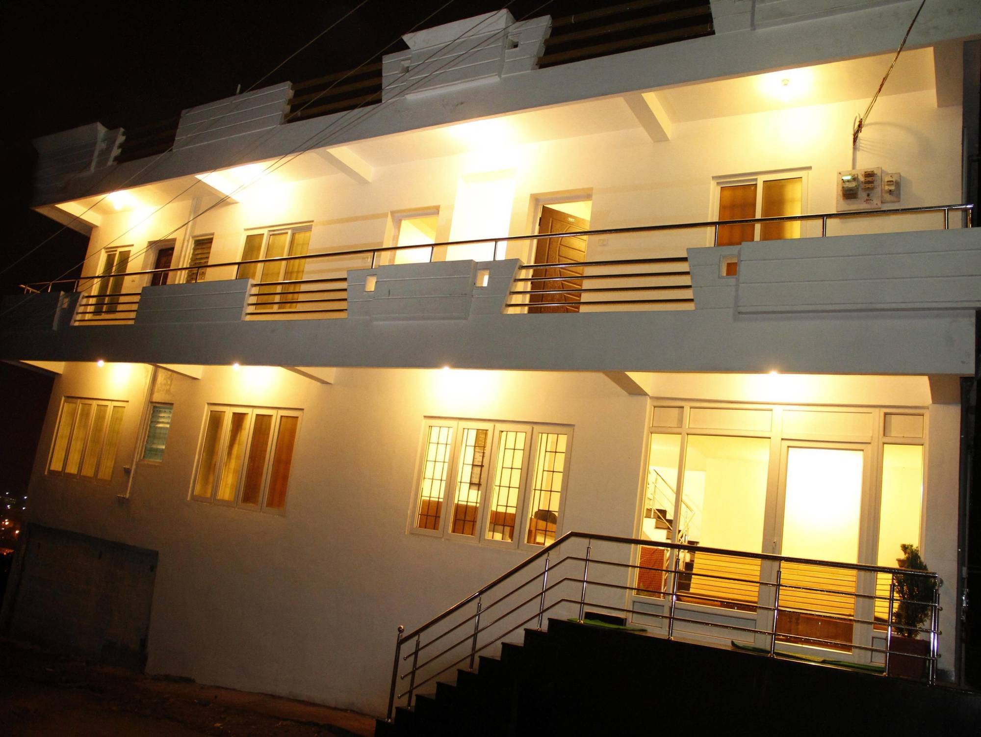 Hotel Al Woodlands Residency