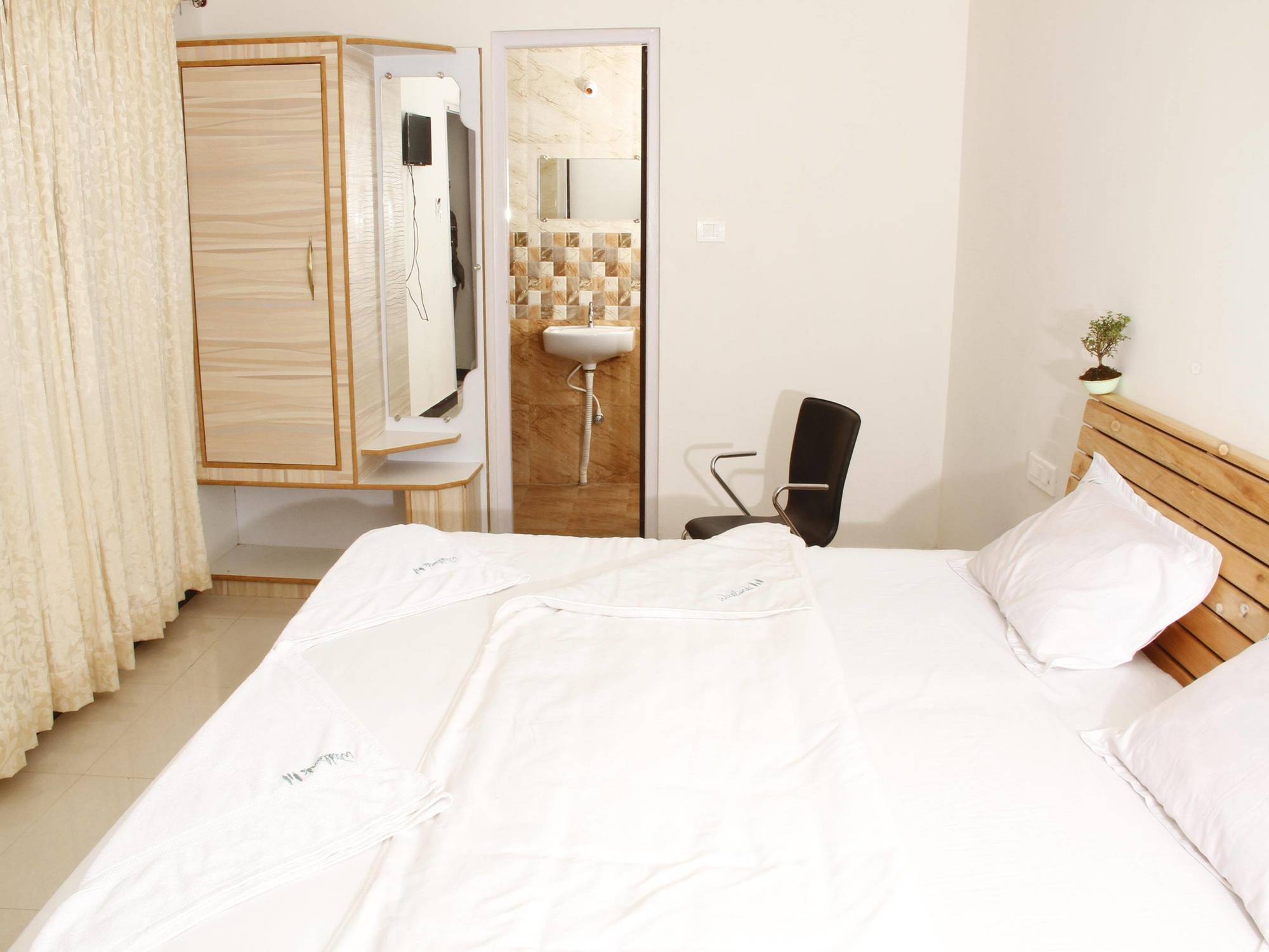 Al Woodlands Residency Hotel