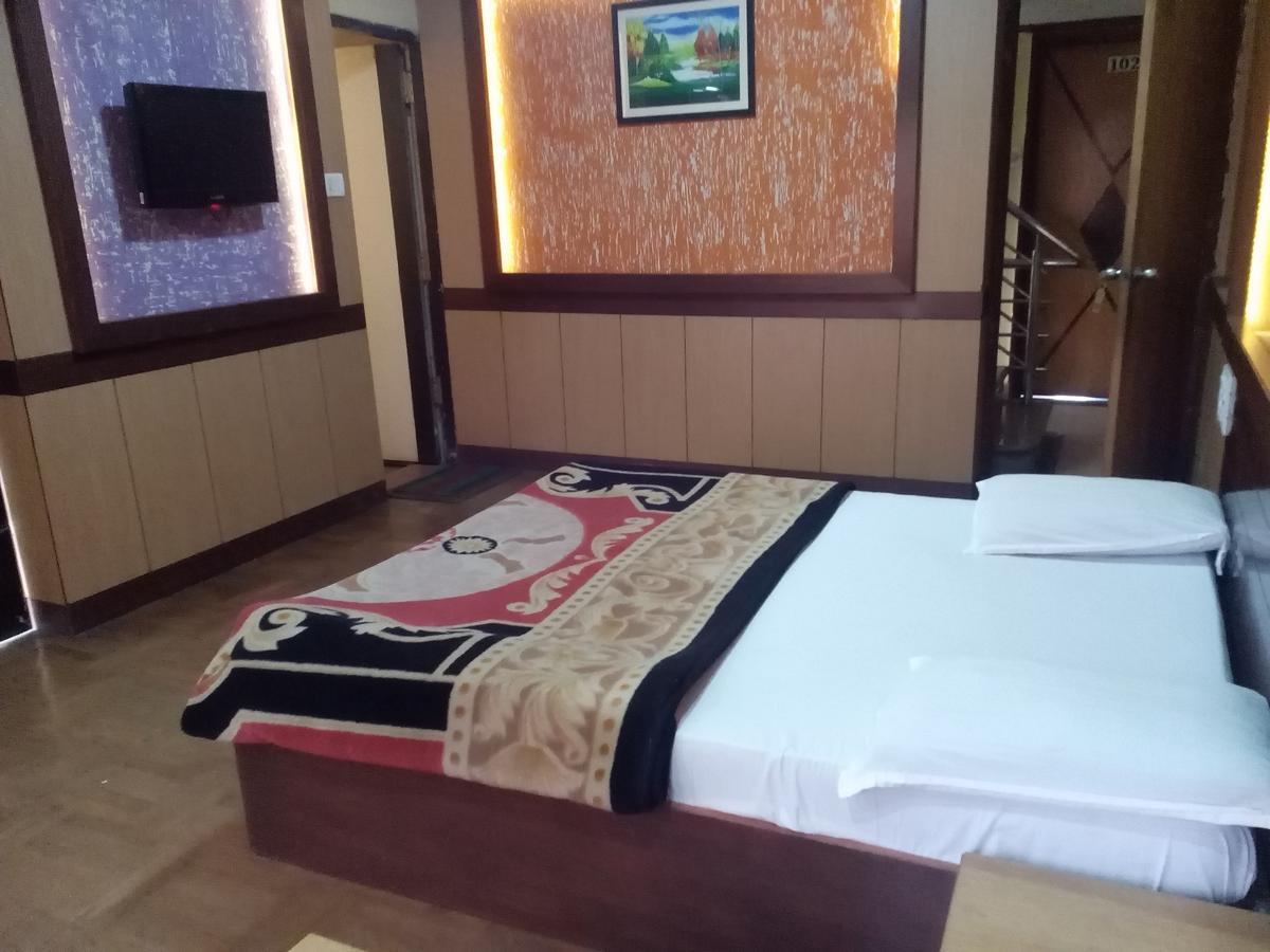 Hotel Shiv Shanthi *