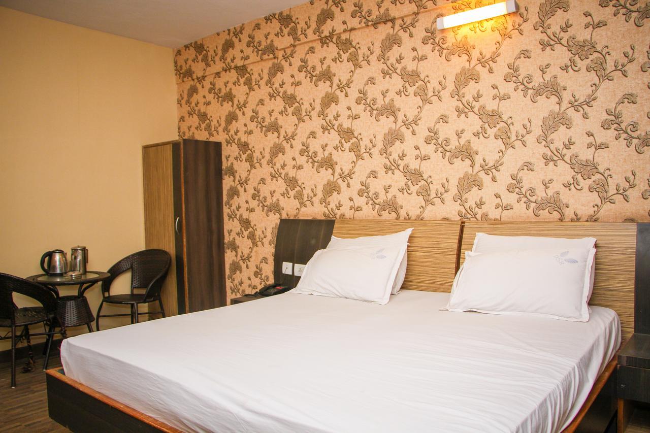 Hotel Desanthosh Residency