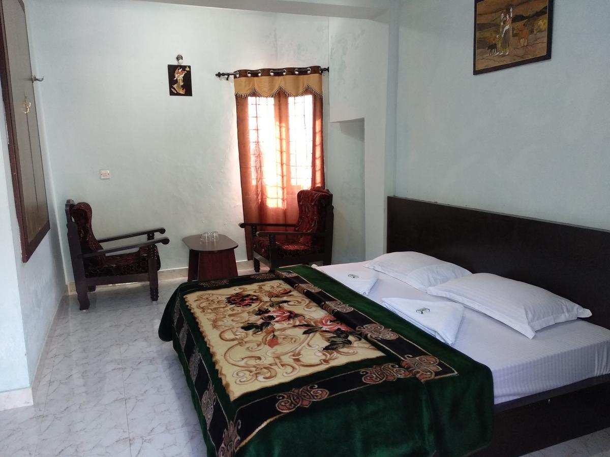 White House ,ooty Hotel *