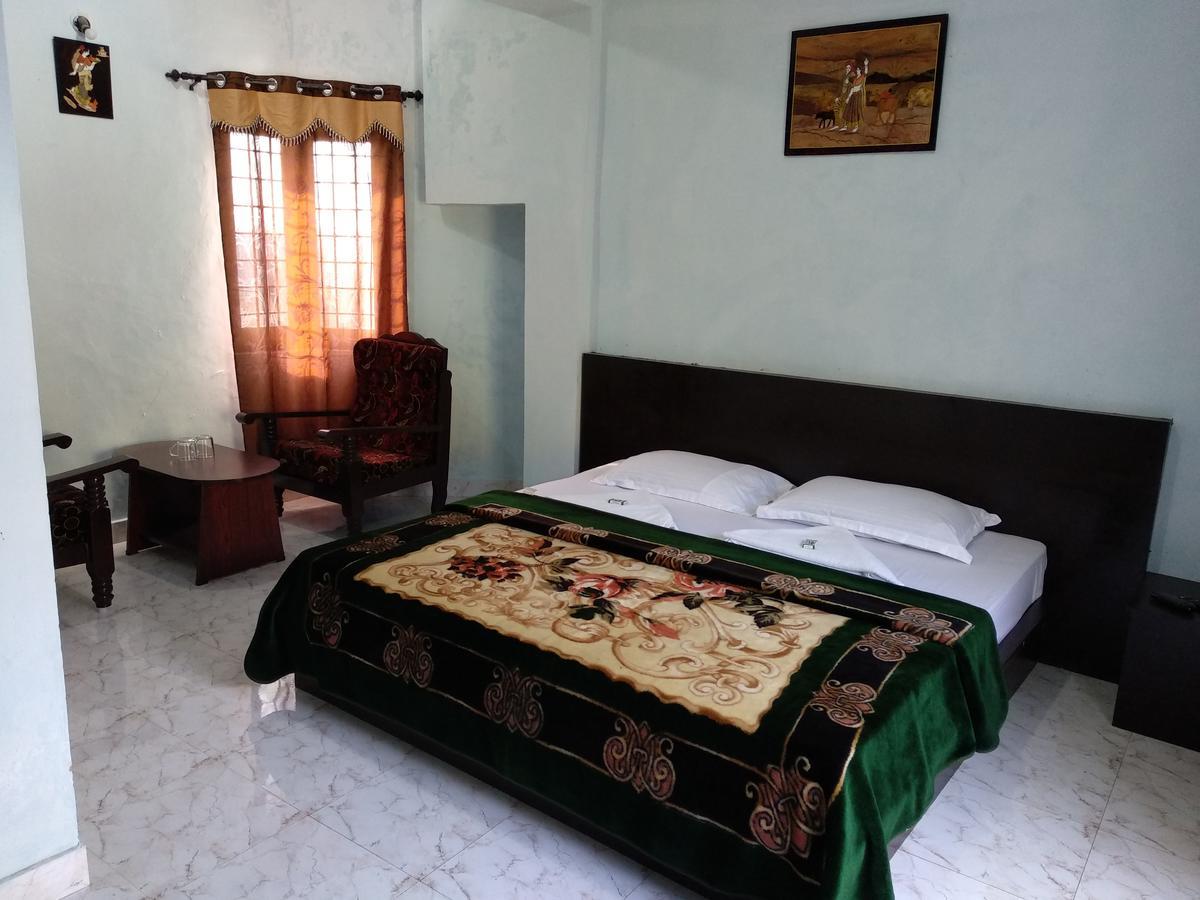 White House ,ooty Hotel *