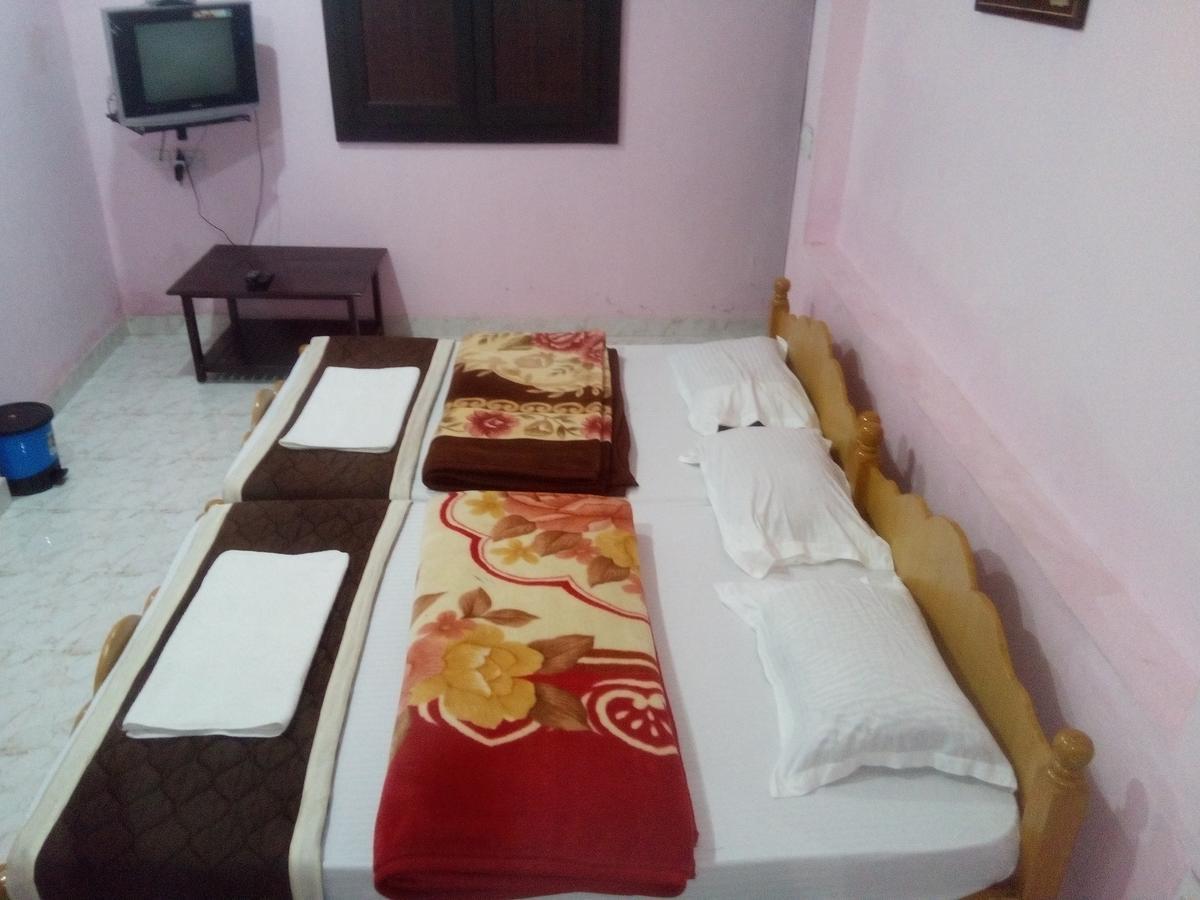 Hotel White House ,ooty