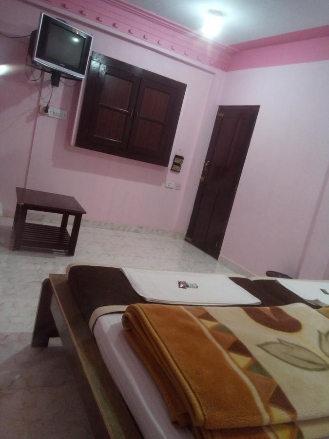 White House ,ooty Hotel *