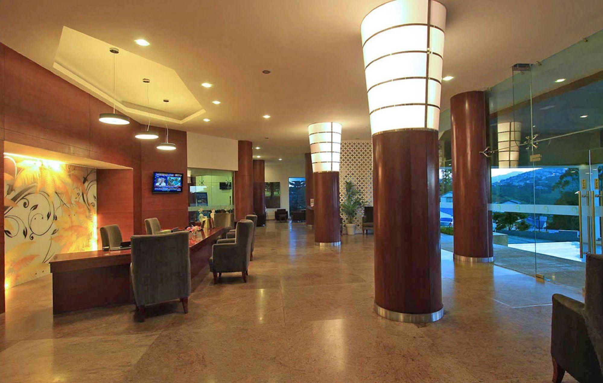 Sterling Fern Hill Resort 5*
