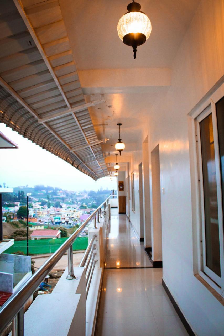 Al Woodlands Residency 3*