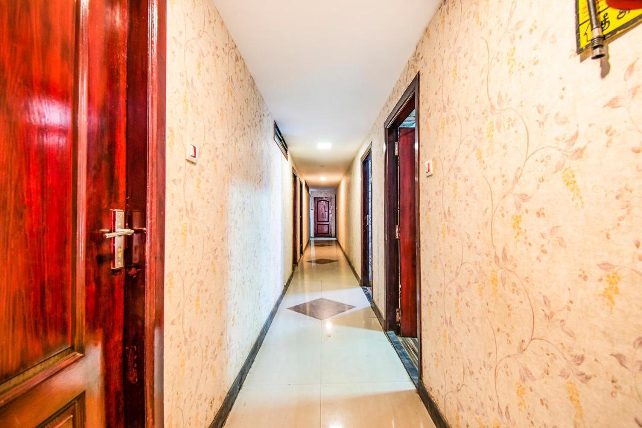 Hotel Fabhotel De Santosh Residency Ettines Road Ooty