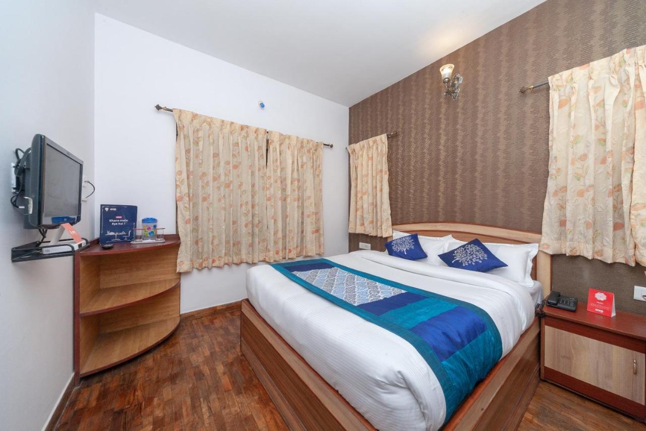 Oyo 16645 Grand Palace Hotel 3*
