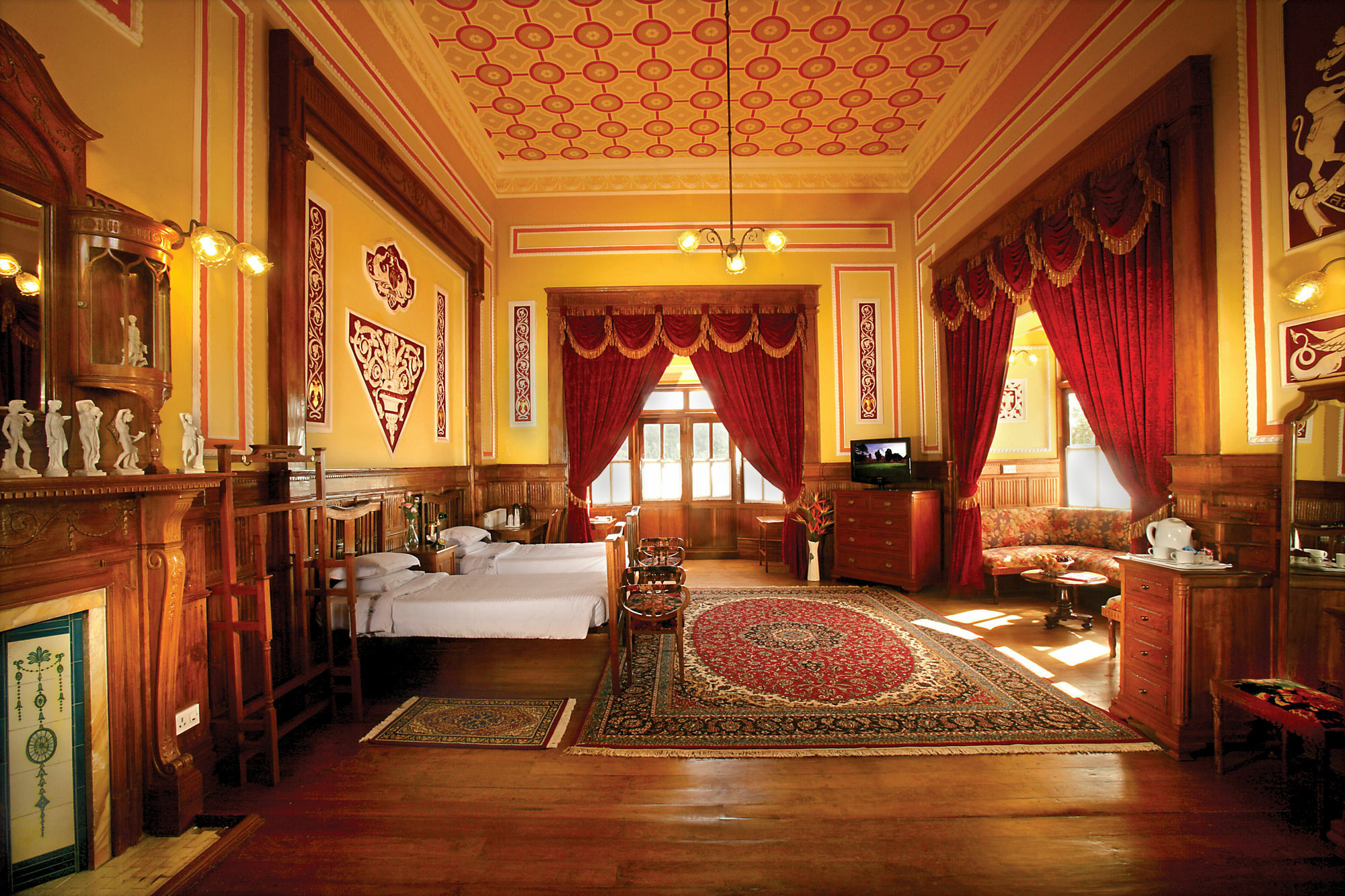 Welcomheritage Fernhills Royal Palace Hotel