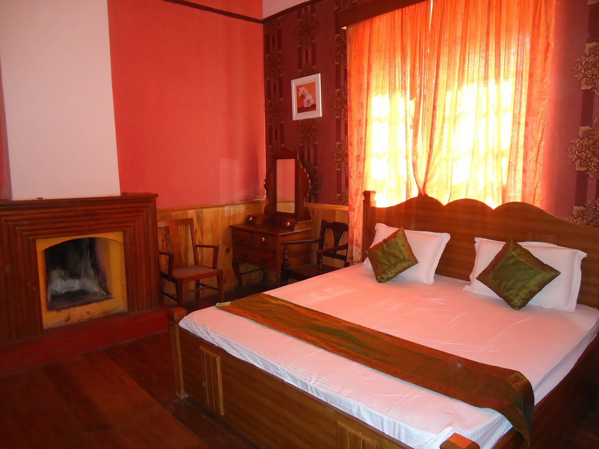 Itsy By Treebo - Rosefield Heritage Ooty