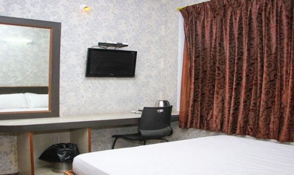 Fabhotel De Santosh Residency Ettines Road