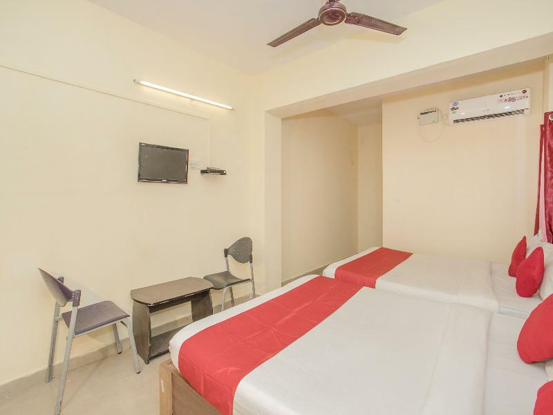 Oyo Flagship 24364 Shiv Shanthi Grand Hotel 3*