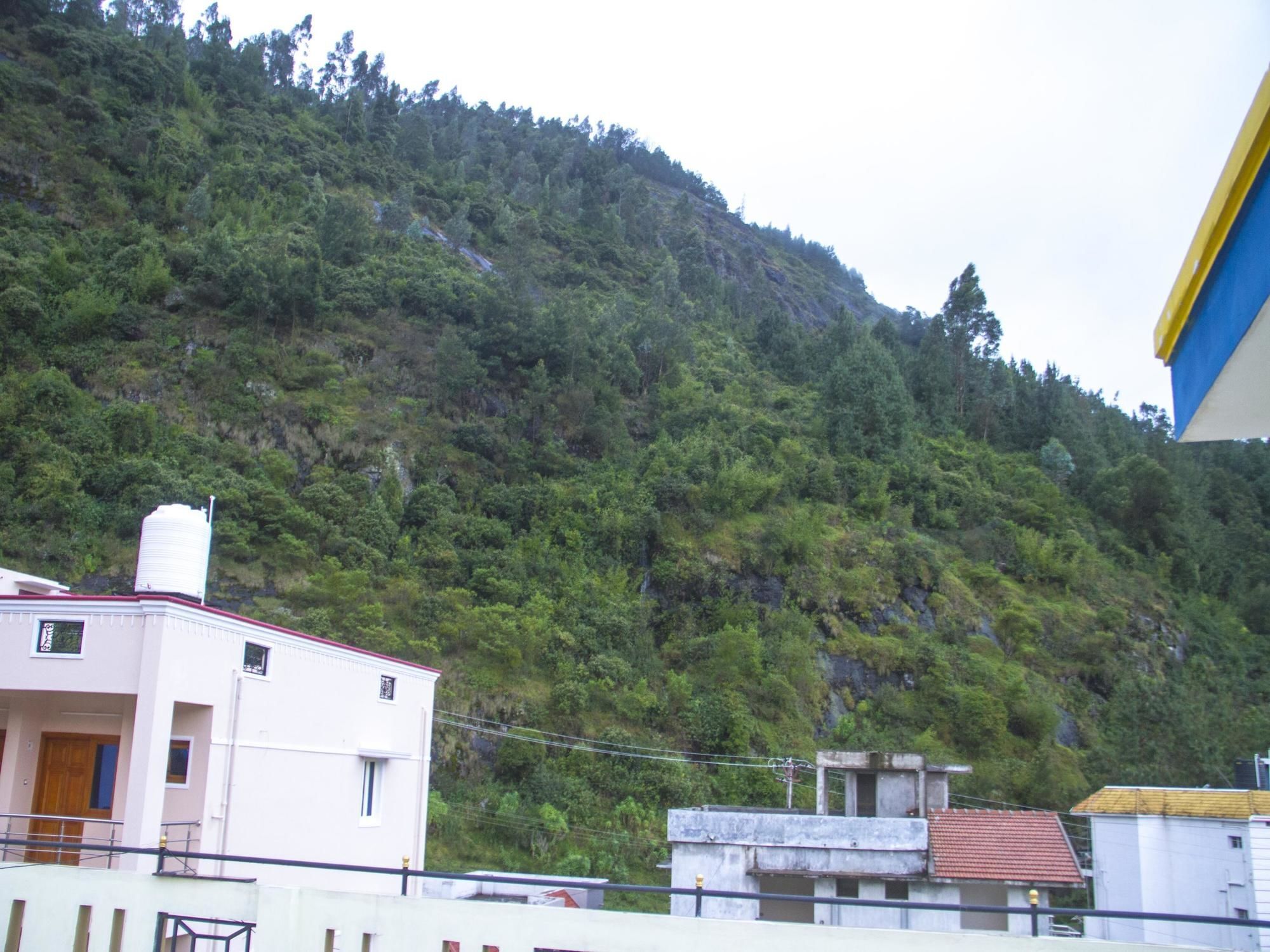 Oyo 014 Funcity Valley View 3* Ooty
