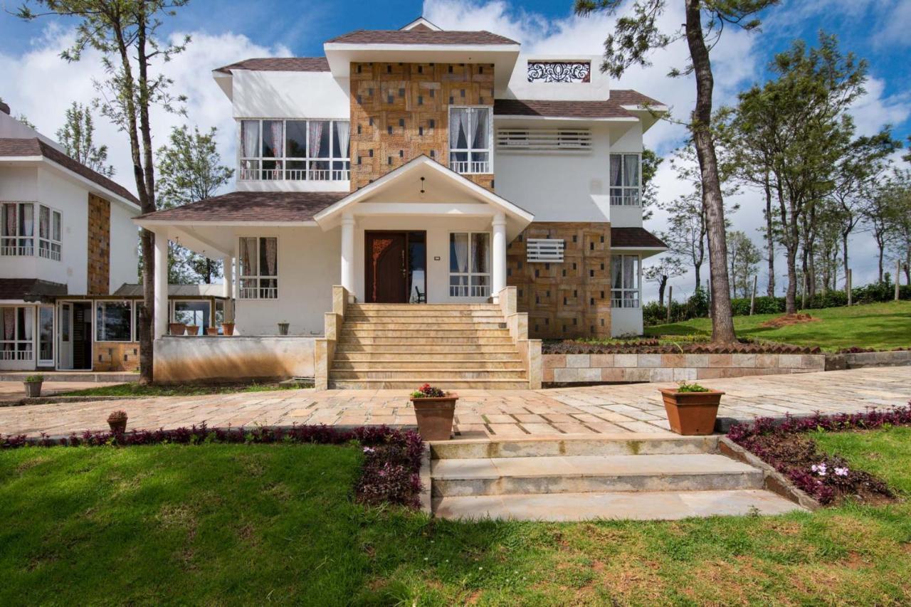 Villa Stayvista At Hugel With Lawn & Badminton
