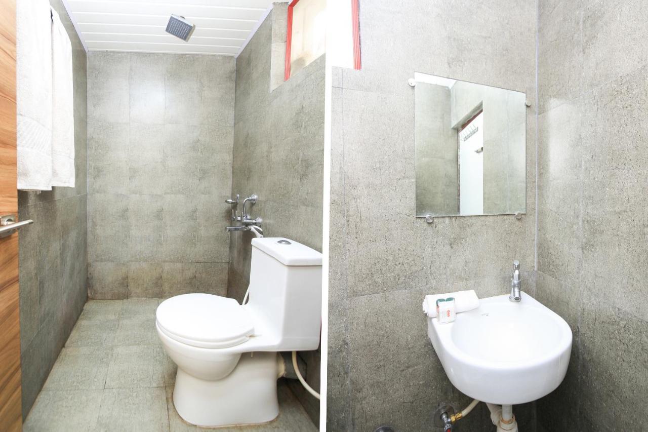 Hotel Adarsh International 2*