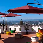 Sunset Valley Holiday Inn