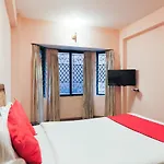 Oyo 48910 Hotel Blue Bird Deluxe