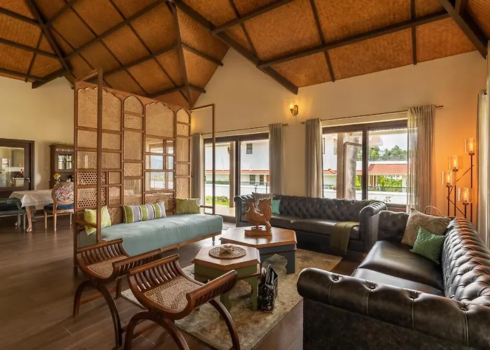 Vente Colline, Luxurious Villa In Coonoor By Roamhome