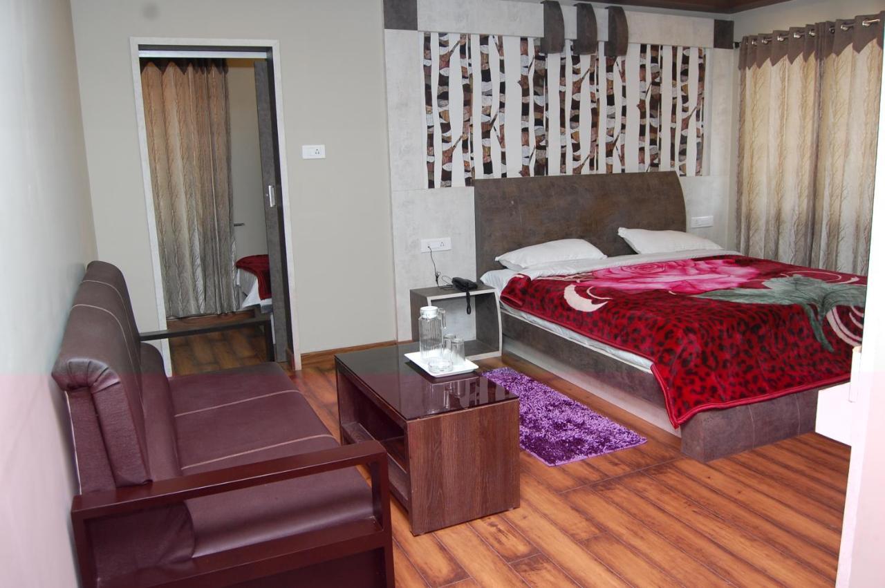 Hotel Sarkarpalace 3*