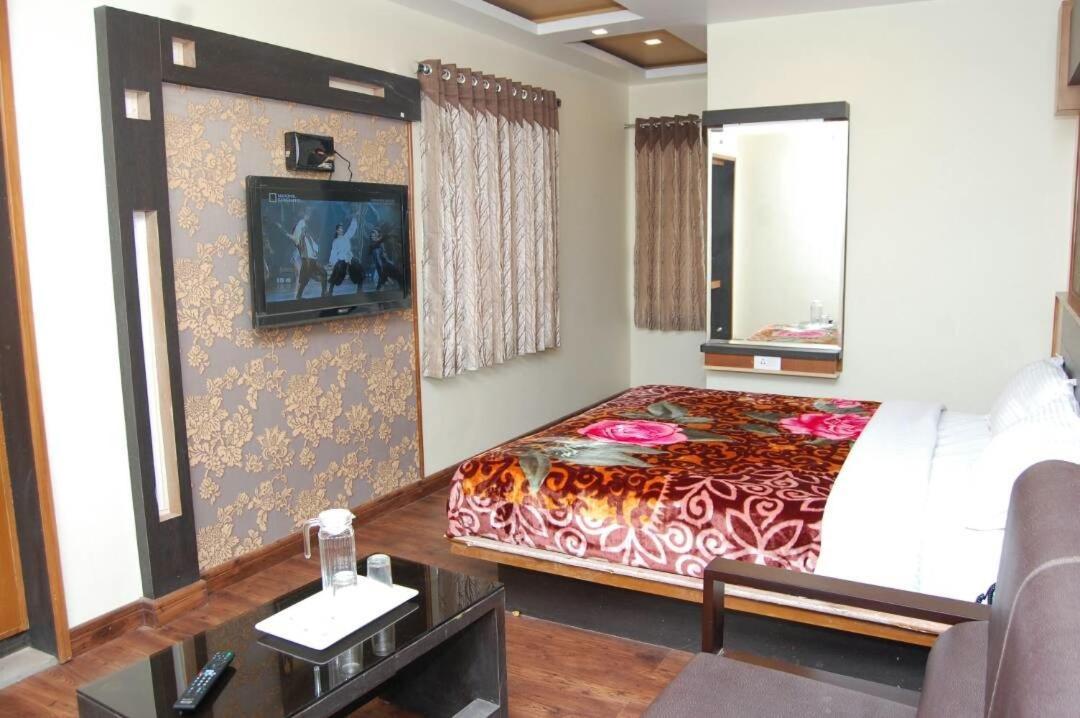 Sarkarpalace Hotel