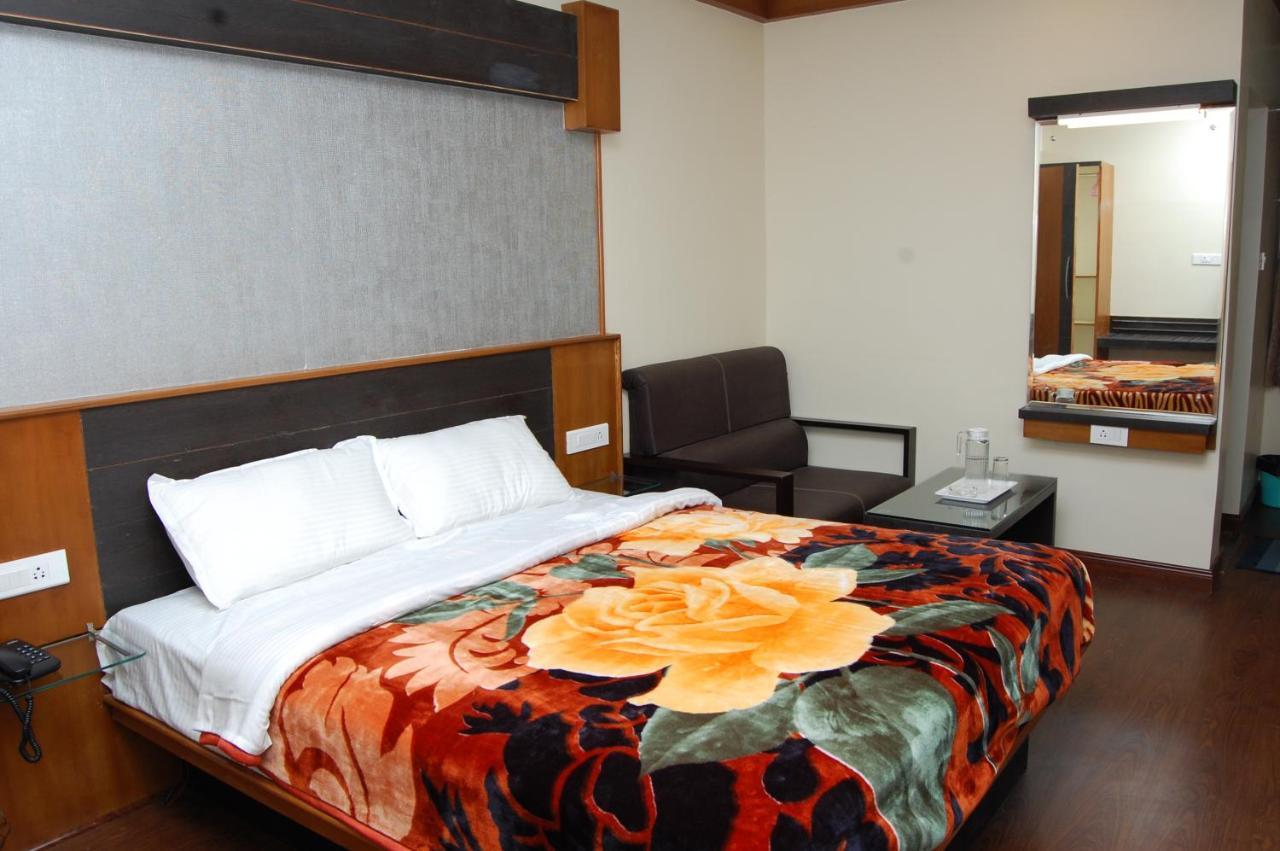 Sarkarpalace 3*