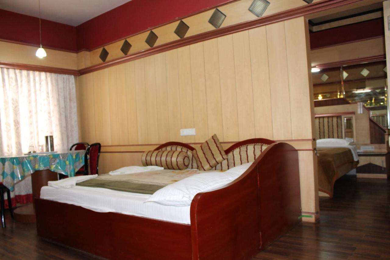 Sarkarpalace Hotel 3*