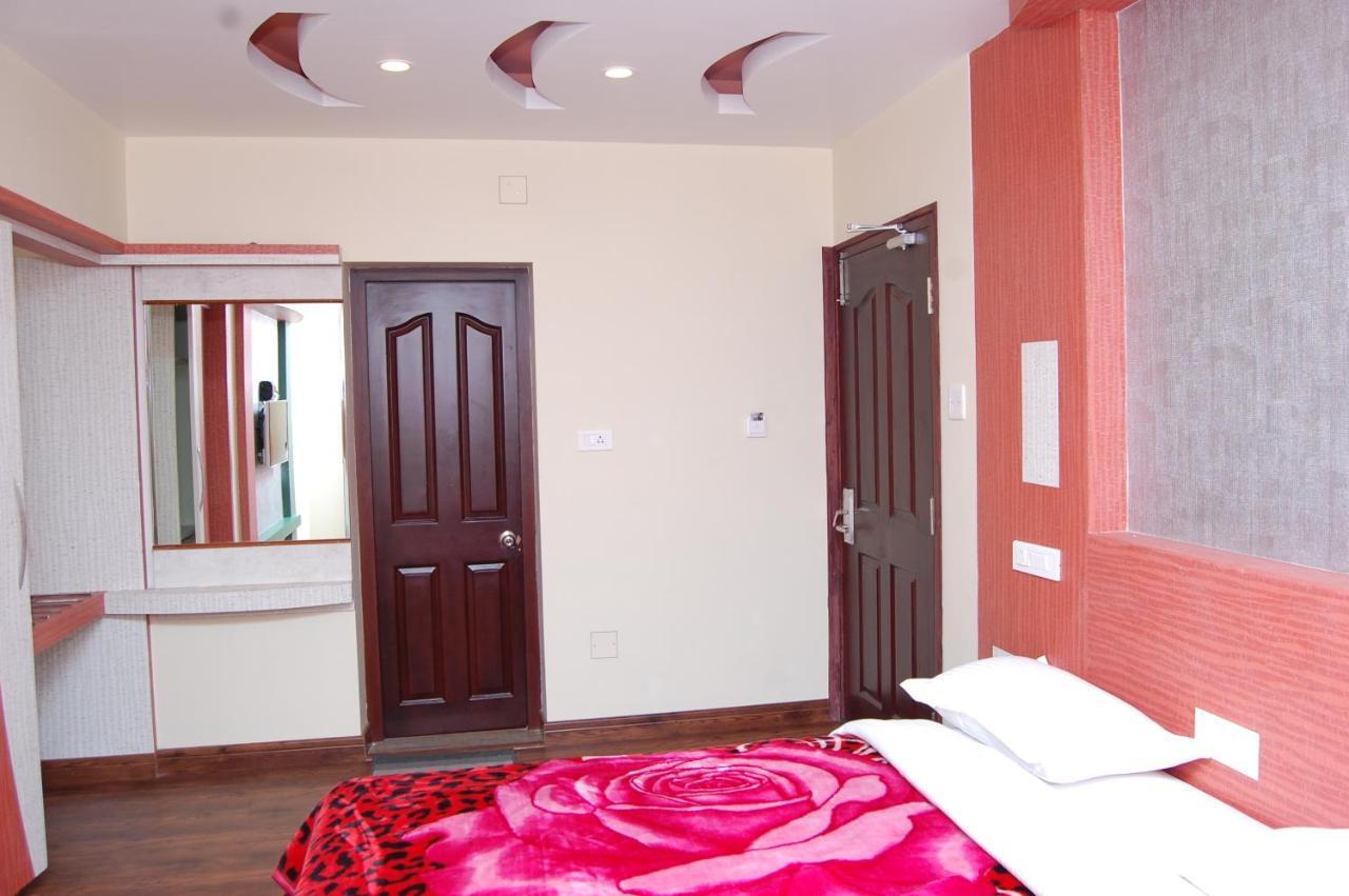 Sarkarpalace 3*