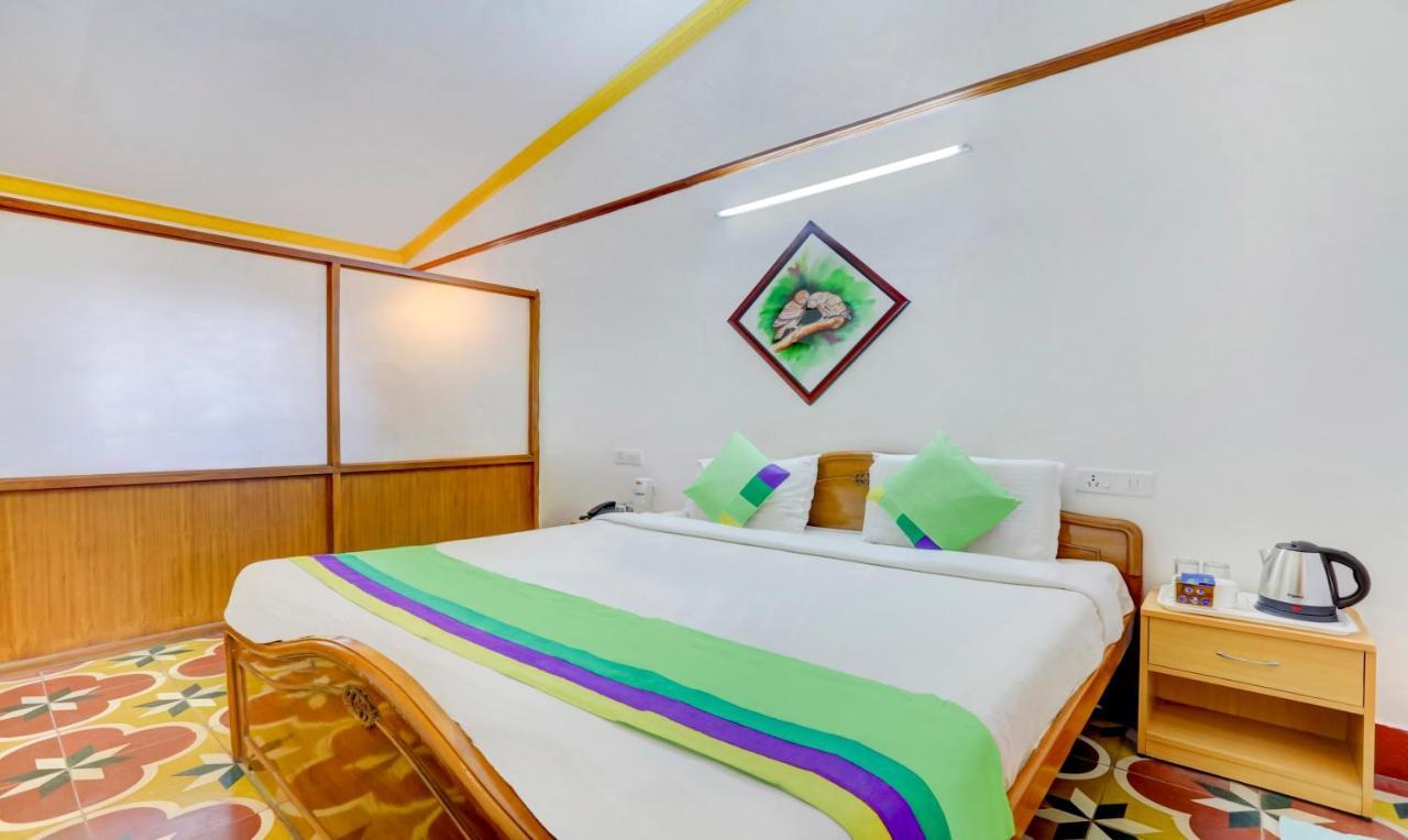 Hotel Treebo Atithi Bhavan, 1 Km From