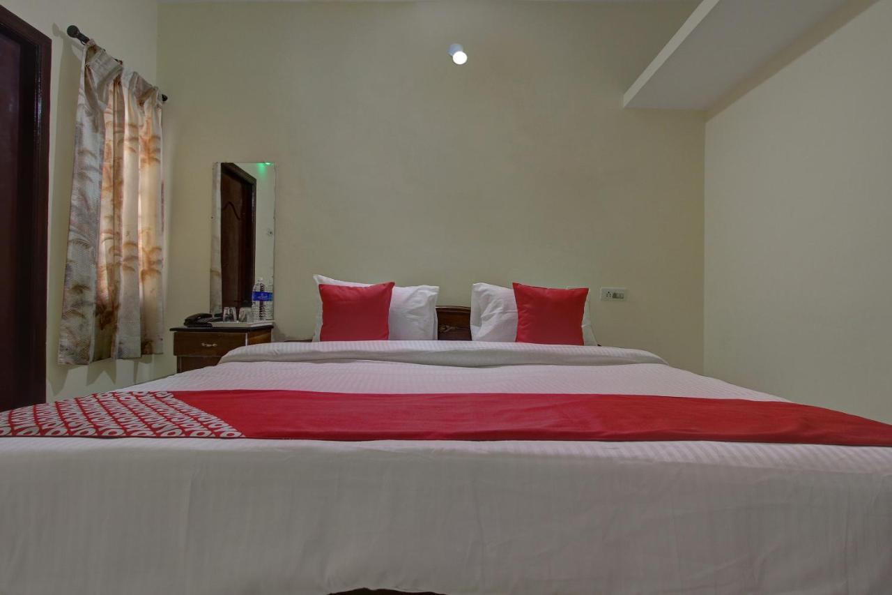 Oyo 22924 Gv Residency 3*