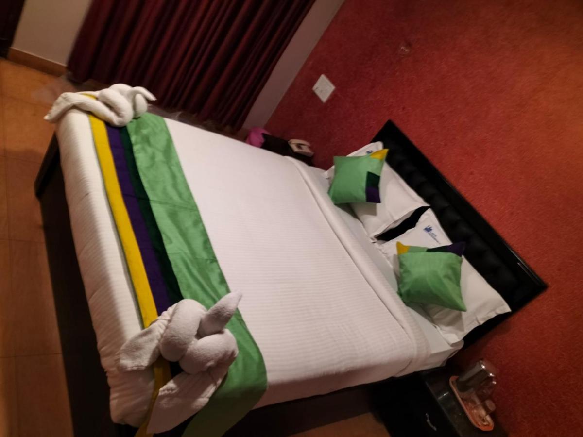 Hotel One Lake Residency 5*
