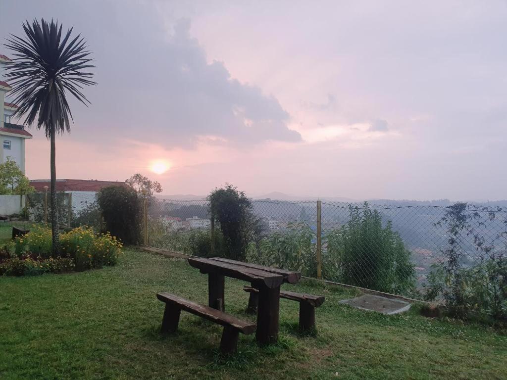 Tulips Resorts - Elkhill Resort
